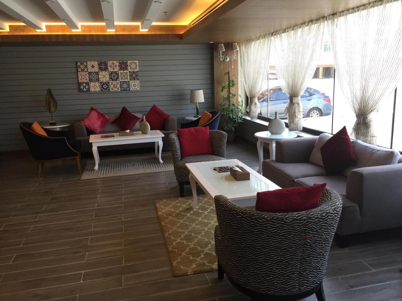 布贾里-达哈兰金色酒店 阿可贺巴 外观 照片