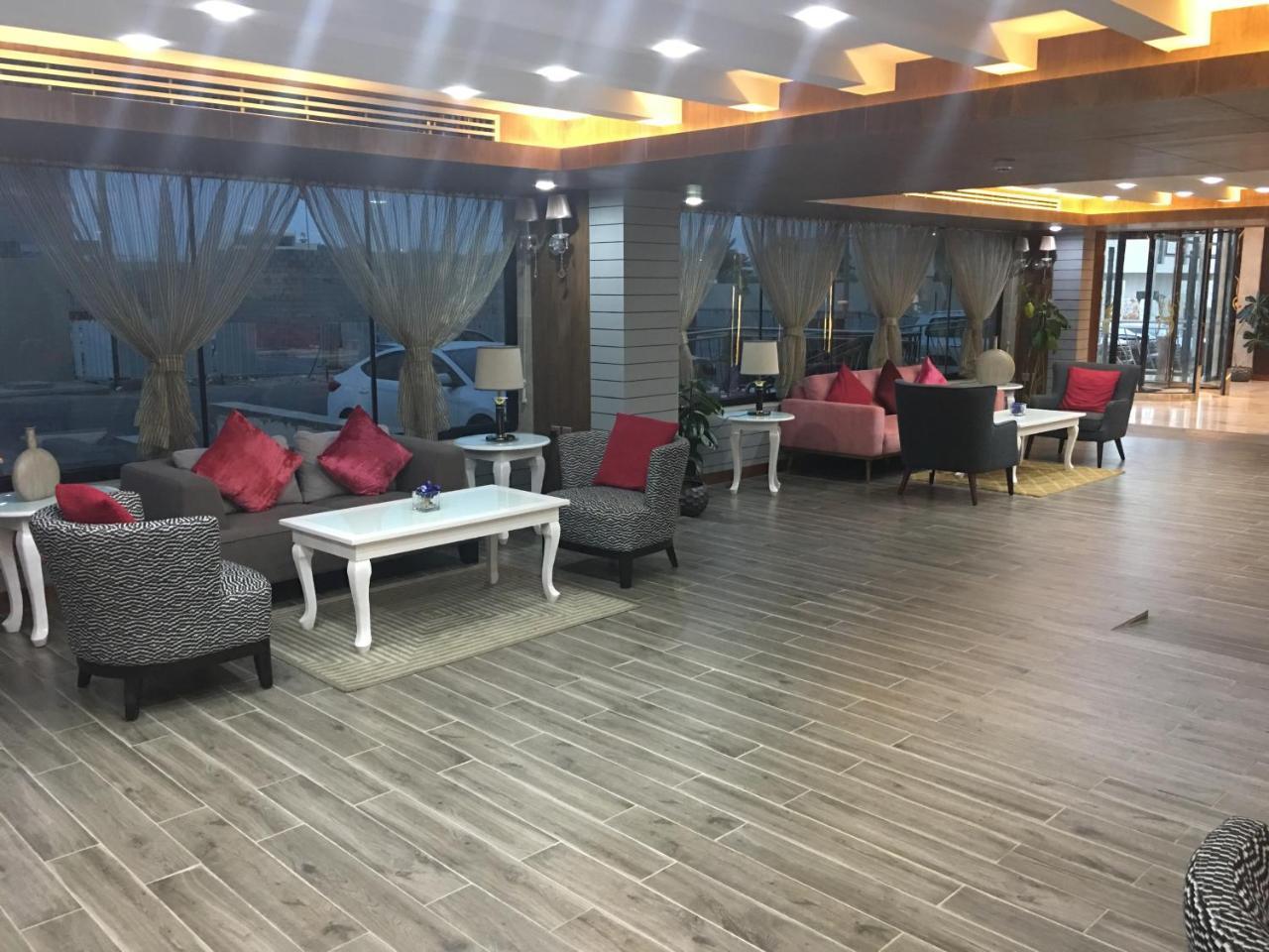 布贾里-达哈兰金色酒店 阿可贺巴 外观 照片
